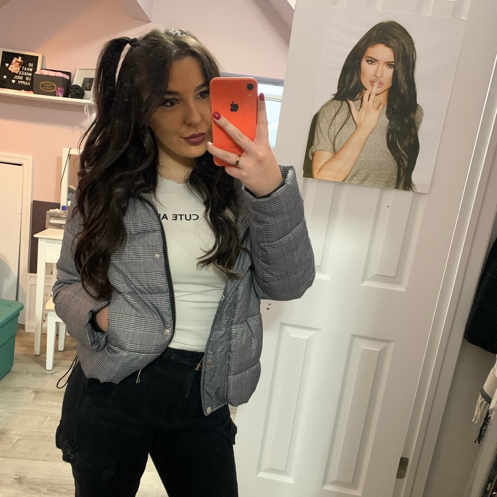 Meet your Posher, Julia